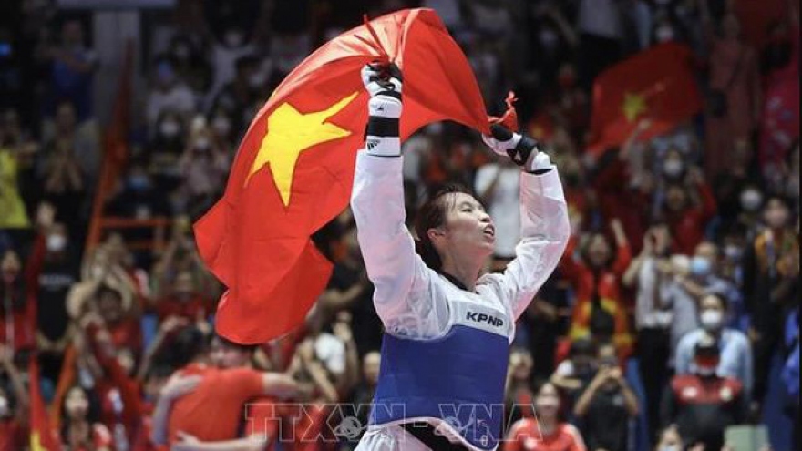 Vietnamese fighter eliminates Taekwondo world defending champion in Azerbaijan